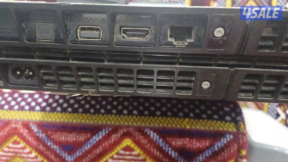 سوني 4 نظيفه وشغاله ١٠٠٪ مع يدتين و٥ اشرطه3