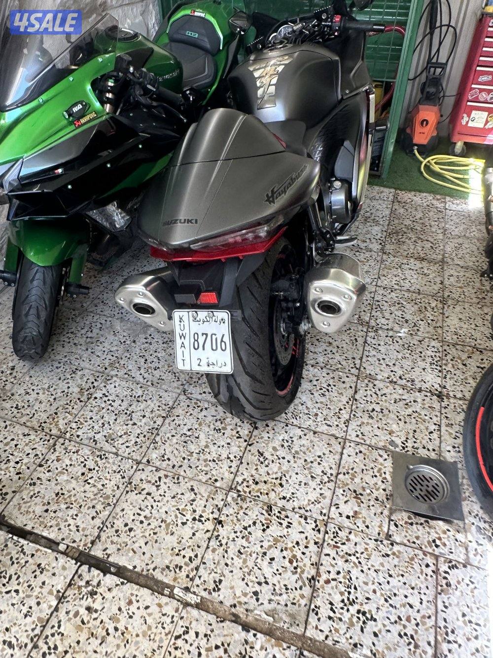 دراجه ناريه نوع سزوكي هايبوسا موديل 24  وارد الوكاله اللون رمادي مطفي6