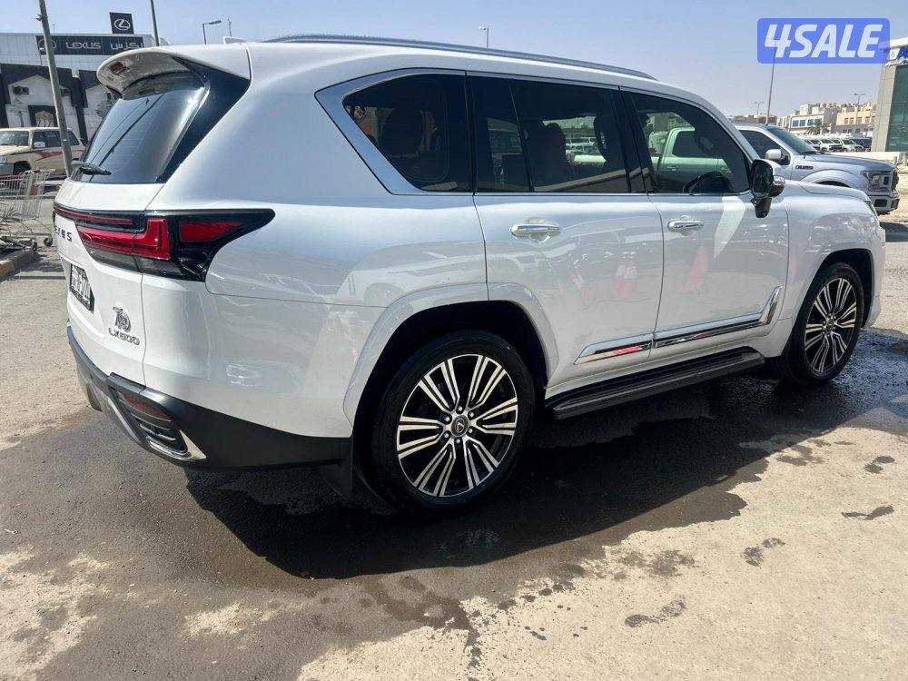 لكزس LX600 درجة اولى twinturbo .V6 موديل 2025 ماشي 27.000 k.m2