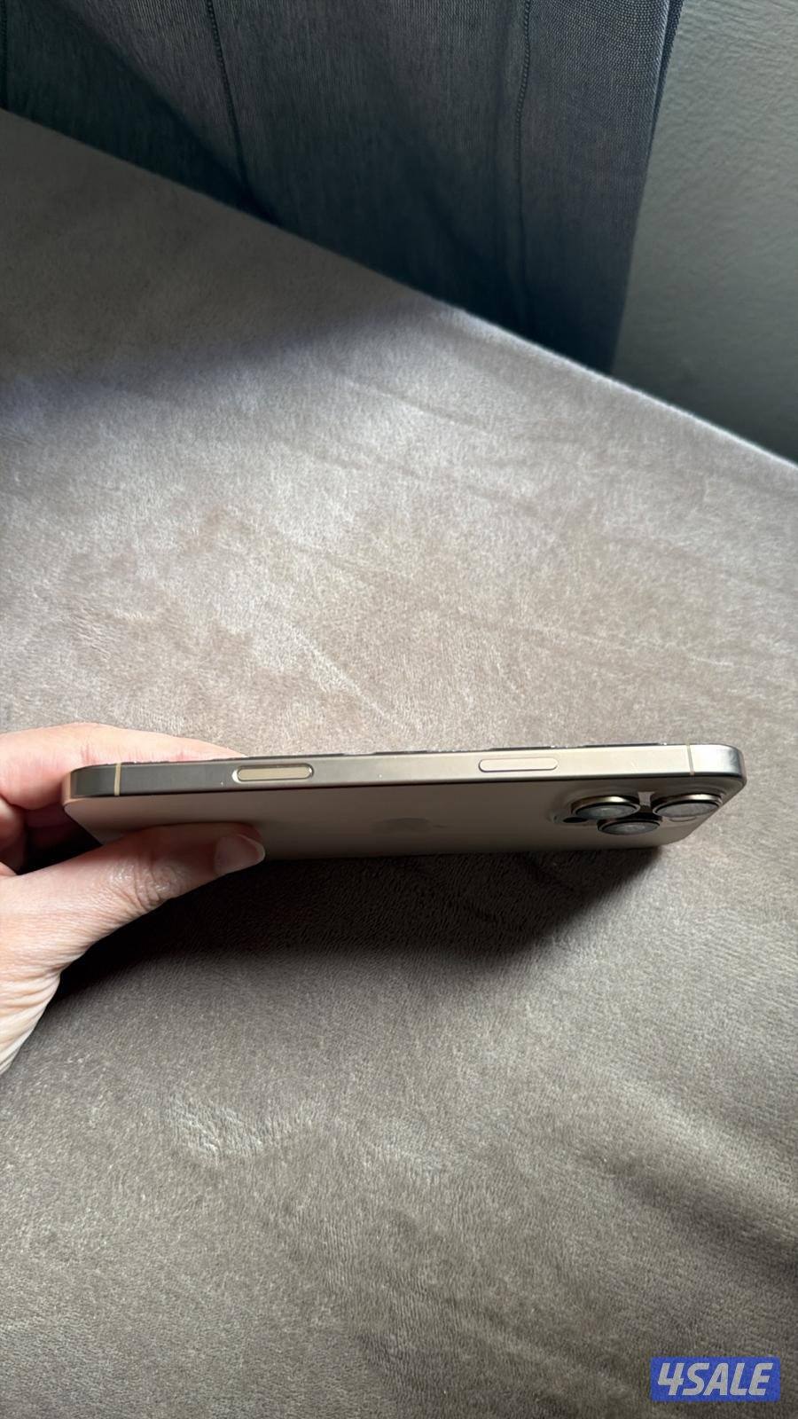 ايفون ١٦ برو ماكس ٢٦٥ جيجا مع الكابل الأصلي والبوكس نسبة البطاريه ٨٩٪0