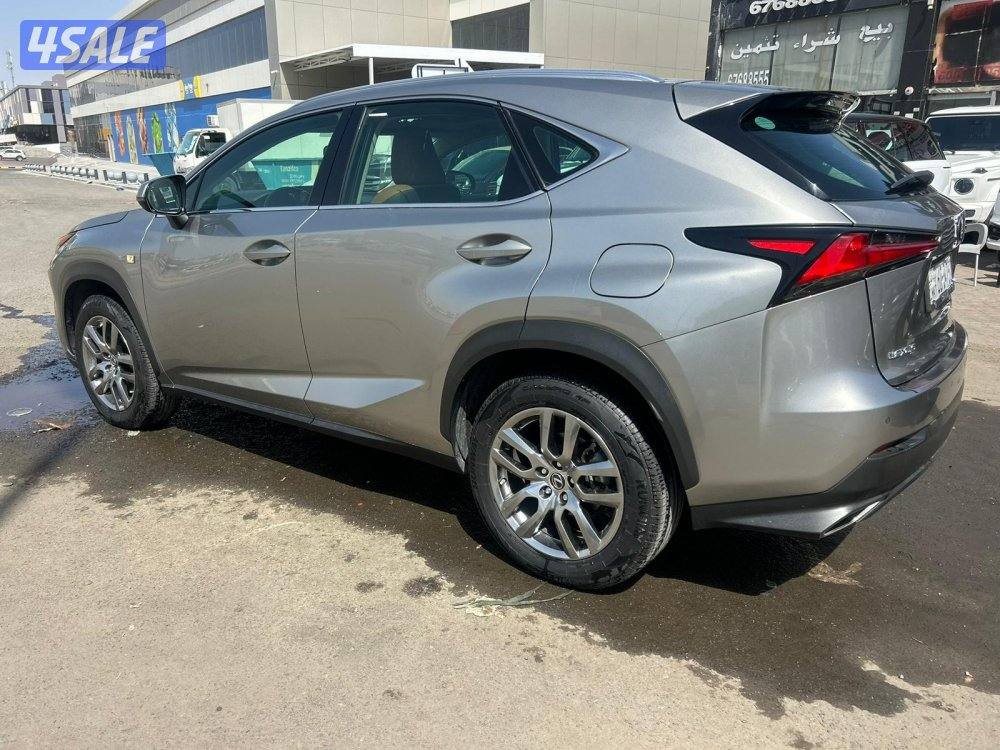 لكزس300.NX موديل 2021 ماشى 19.000 k.m  وارد الساير .2