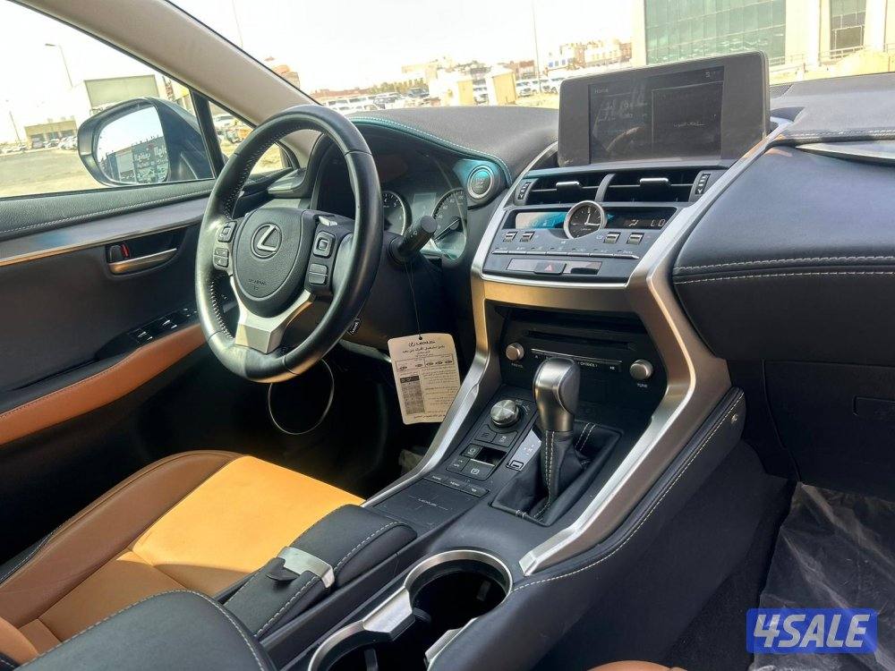 لكزس300.NX موديل 2021 ماشى 19.000 k.m  وارد الساير .6