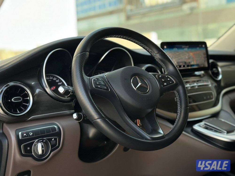 مرسيدسV250 كتAMG موديل2023 عداد31الف وارد الملا تحت الكفاله5