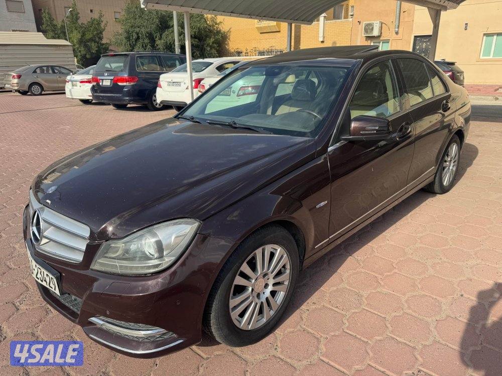 مرسيدس C200 موديل 2012 عداد 220 الف0
