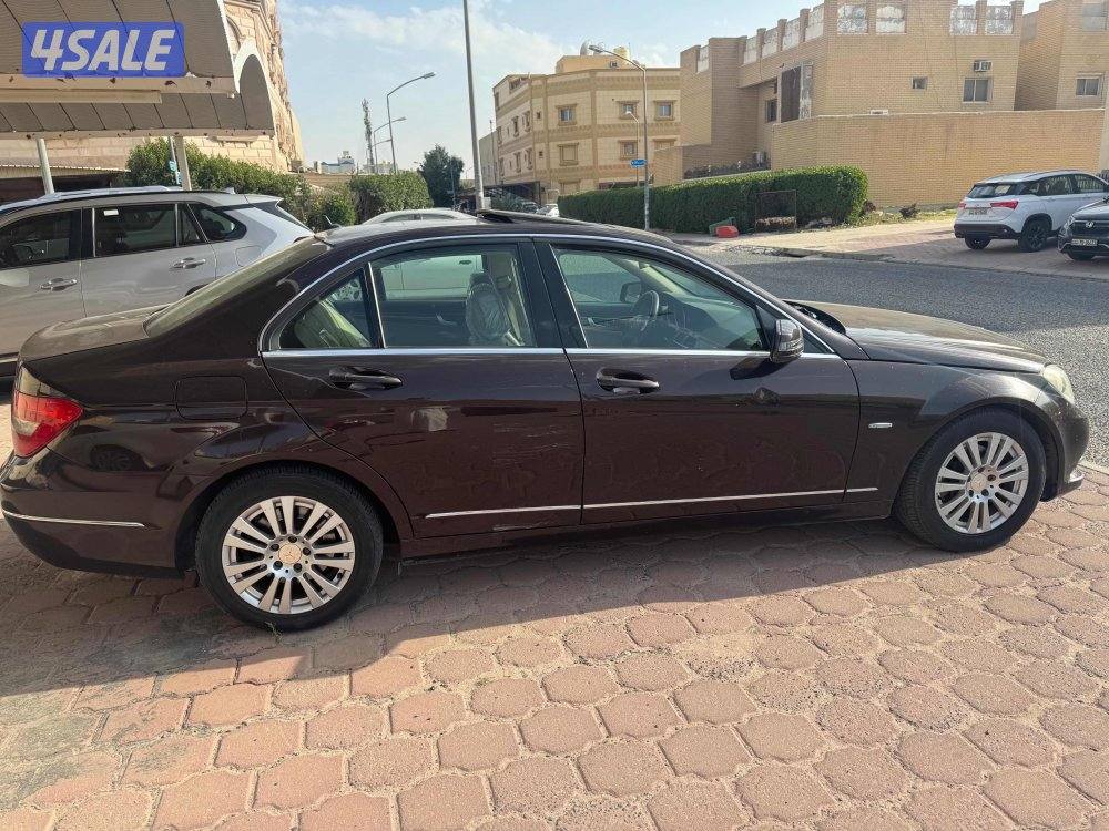 مرسيدس C200 موديل 2012 عداد 220 الف3