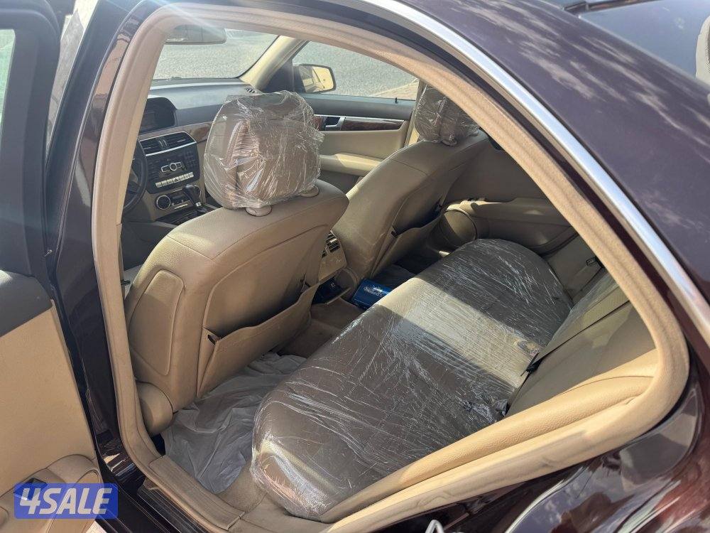 مرسيدس C200 موديل 2012 عداد 220 الف4