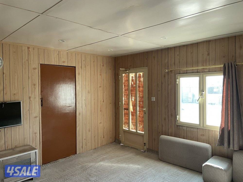 للبيع شاليه ثابت  ٦ في ٤ مقسم غرفه دورة مياه ومطبخ تحضري0