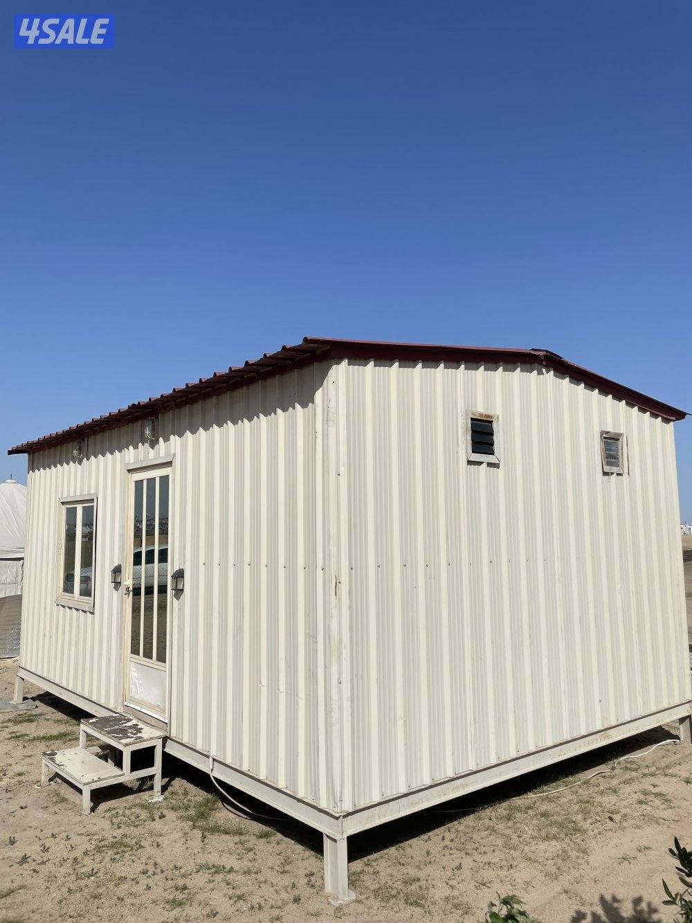 للبيع شاليه ثابت  ٦ في ٤ مقسم غرفه دورة مياه ومطبخ تحضري2