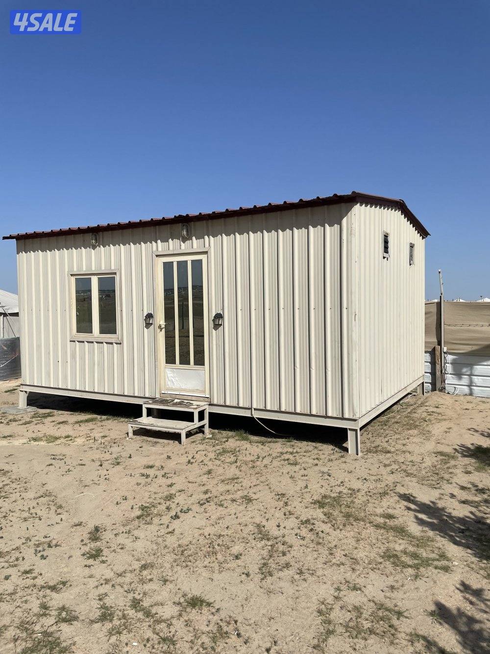 للبيع شاليه ثابت  ٦ في ٤ مقسم غرفه دورة مياه ومطبخ تحضري3