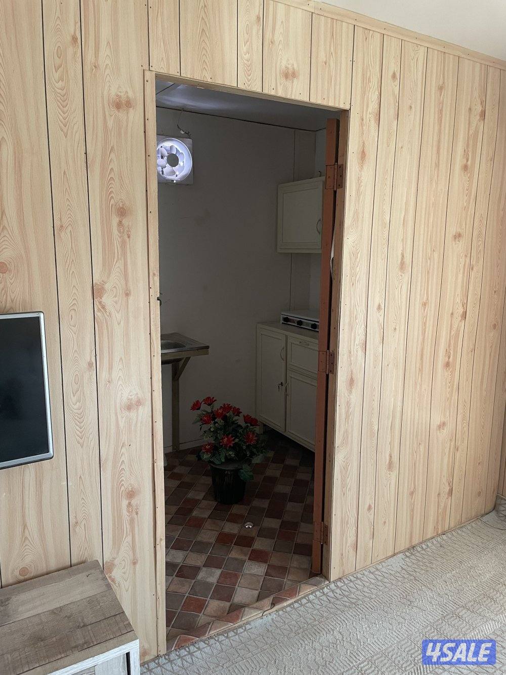 للبيع شاليه ثابت  ٦ في ٤ مقسم غرفه دورة مياه ومطبخ تحضري4