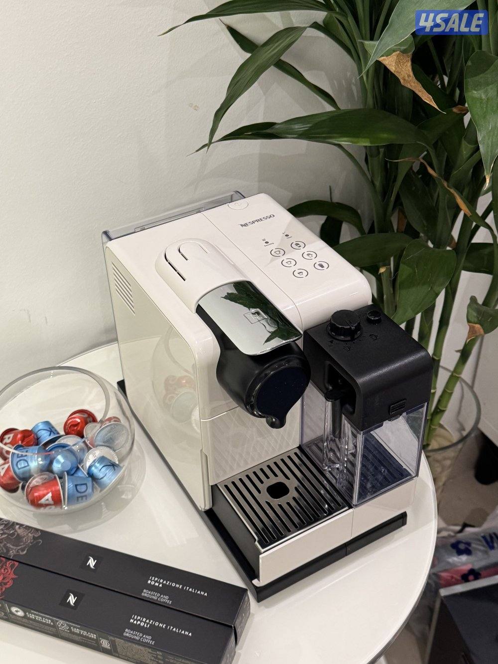 للبيع مكينه قهوه شبه جديده   نسبريسو  كبسولات صغيره مع حليب0