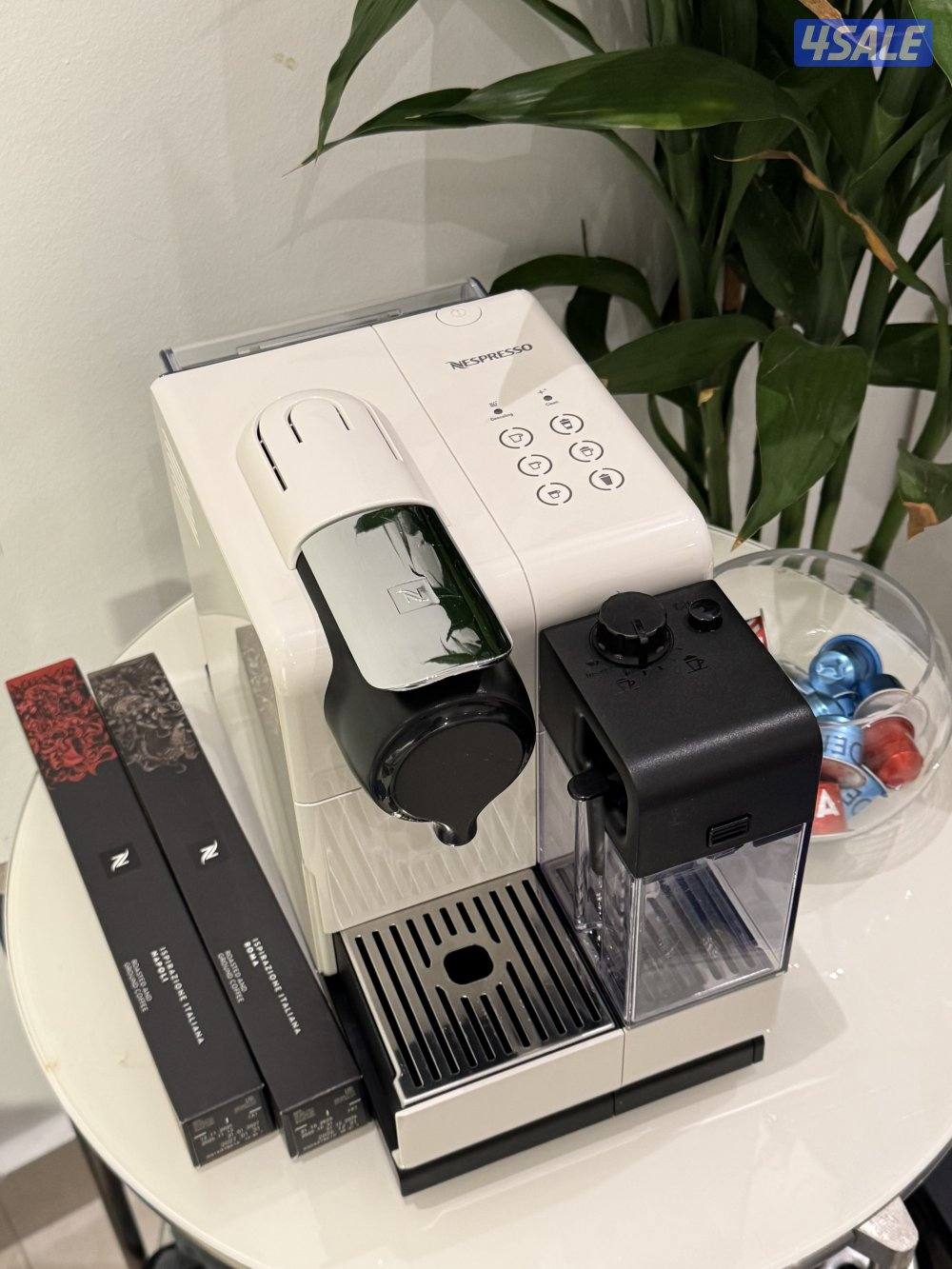 للبيع مكينه قهوه شبه جديده   نسبريسو  كبسولات صغيره مع حليب1
