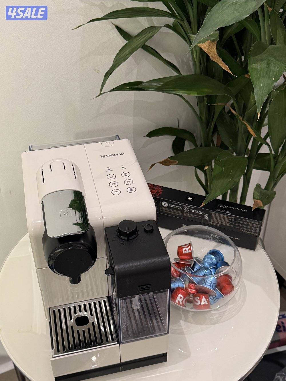 للبيع مكينه قهوه شبه جديده   نسبريسو  كبسولات صغيره مع حليب2