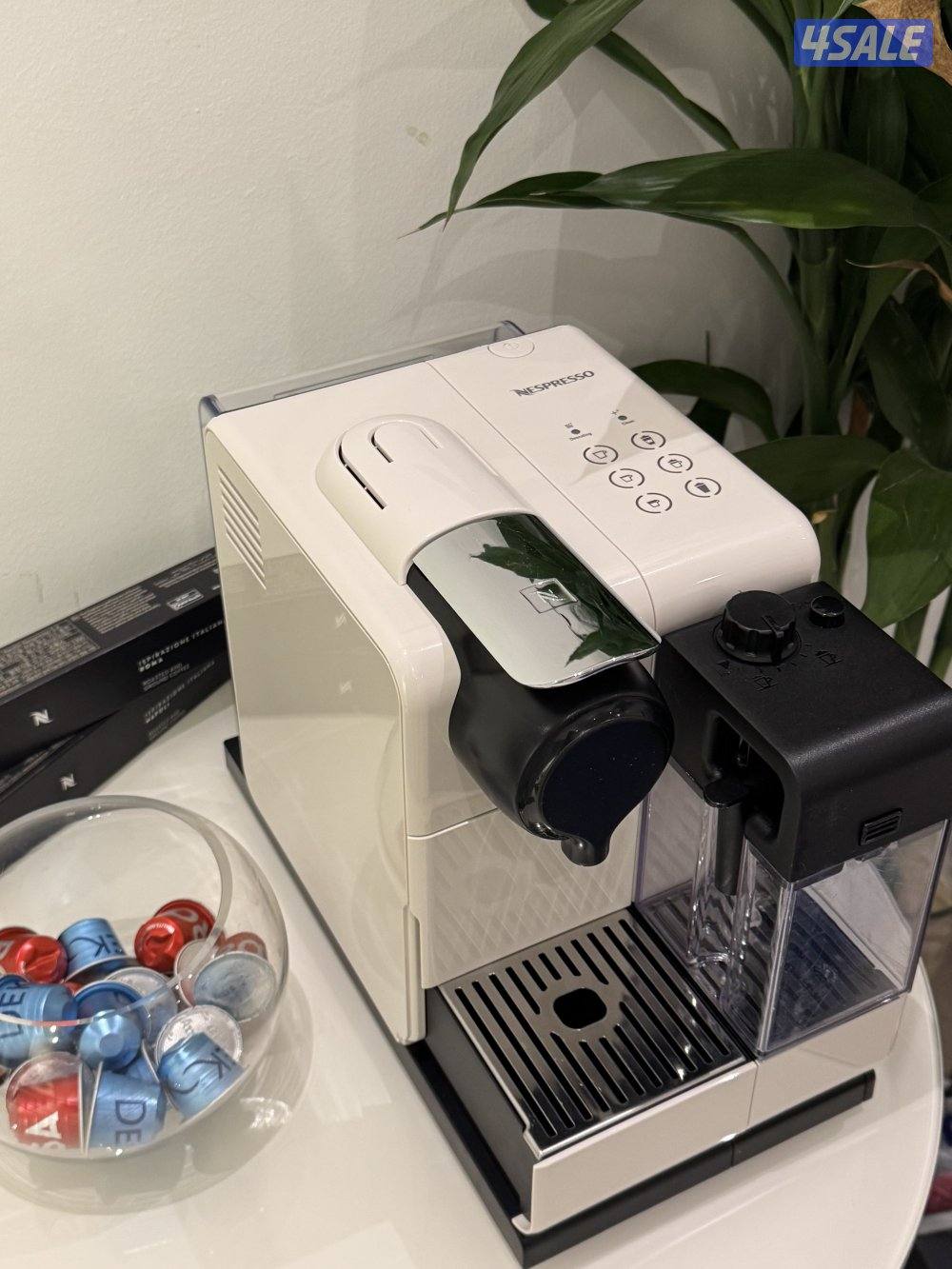 للبيع مكينه قهوه شبه جديده   نسبريسو  كبسولات صغيره مع حليب3