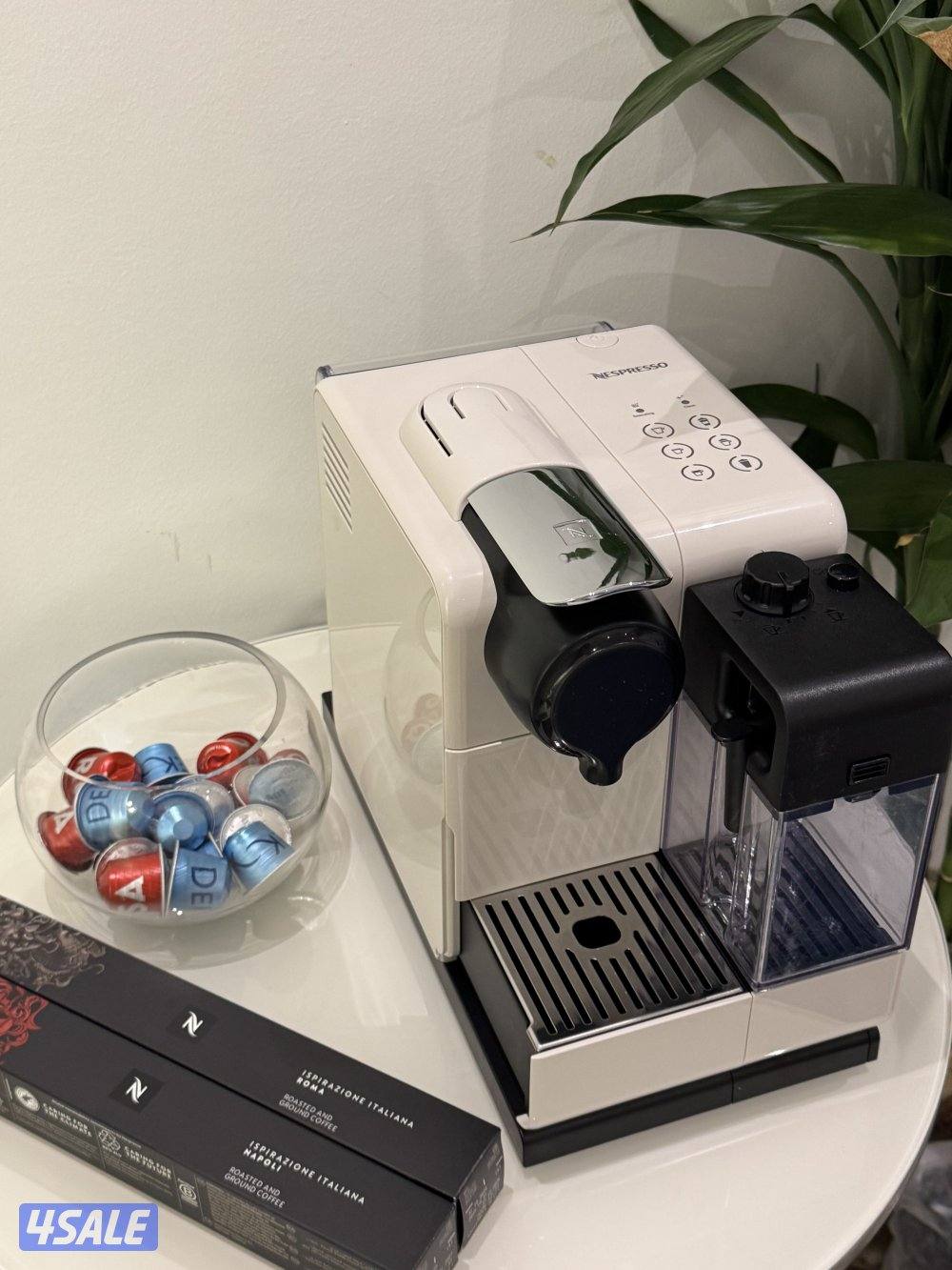 للبيع مكينه قهوه شبه جديده   نسبريسو  كبسولات صغيره مع حليب4