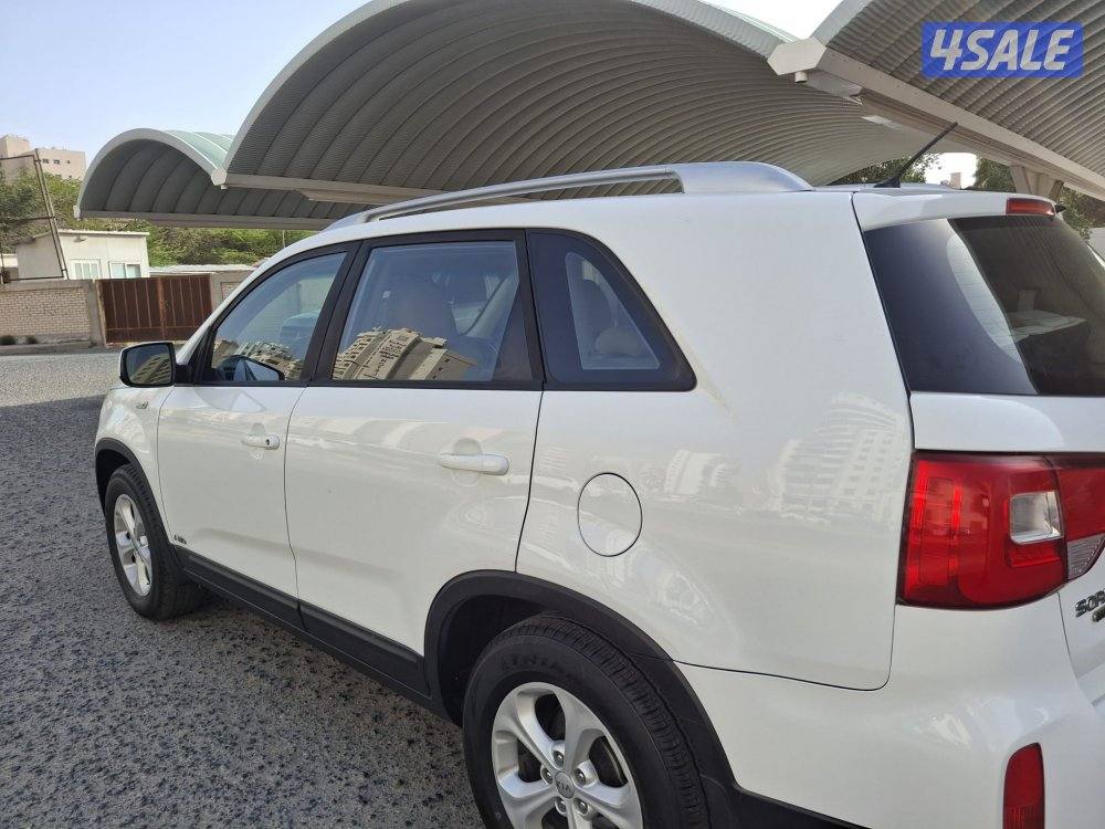 للبيع كيا سورينتو موديل ٢٠١٤ بحالة ممتازة شرط الفحص2