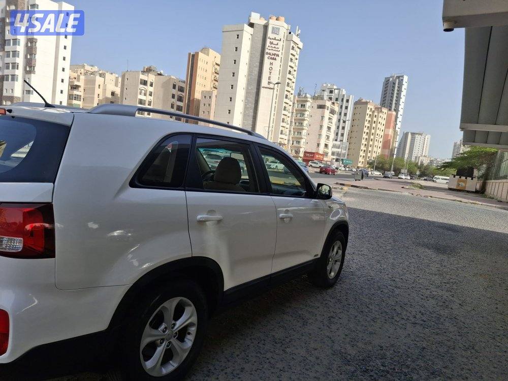 للبيع كيا سورينتو موديل ٢٠١٤ بحالة ممتازة شرط الفحص4