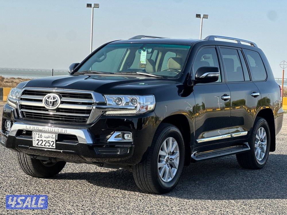 للبيع لاندكروزر GXR ماشي ٩٠ الف كيلو0