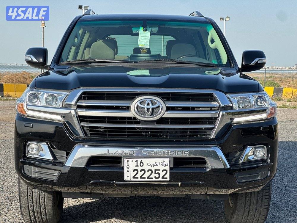للبيع لاندكروزر GXR ماشي ٩٠ الف كيلو2