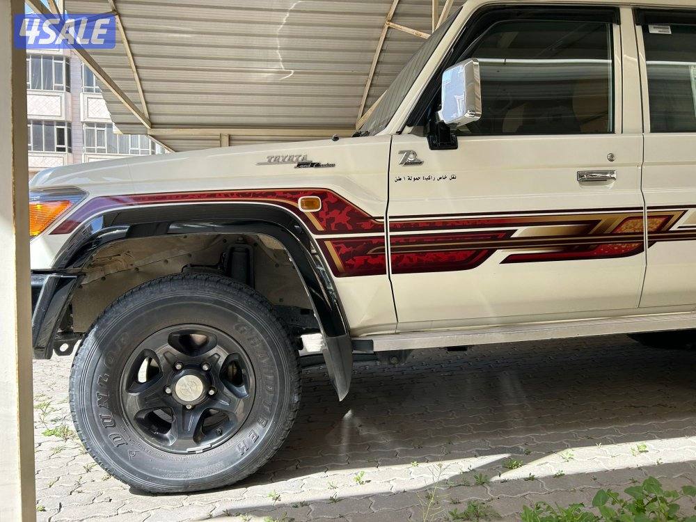 للبيع شاص اربع ابواب نظيف جدا و شرط الفحص و قابل للمساومة3