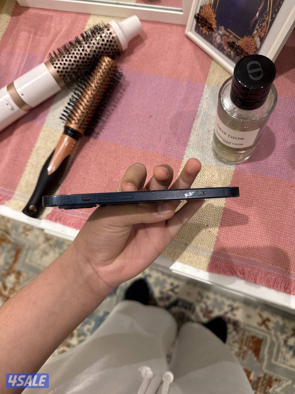 بيع آيفون 13 العادي 50 تغير الون الخلفي بلون الأزرق الاساسي اسود2