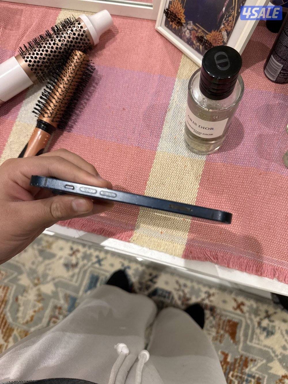 بيع آيفون 13 العادي 50 تغير الون الخلفي بلون الأزرق الاساسي اسود6