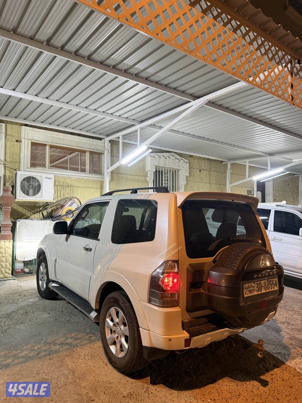 للبيع جيب باجيرو ربع0