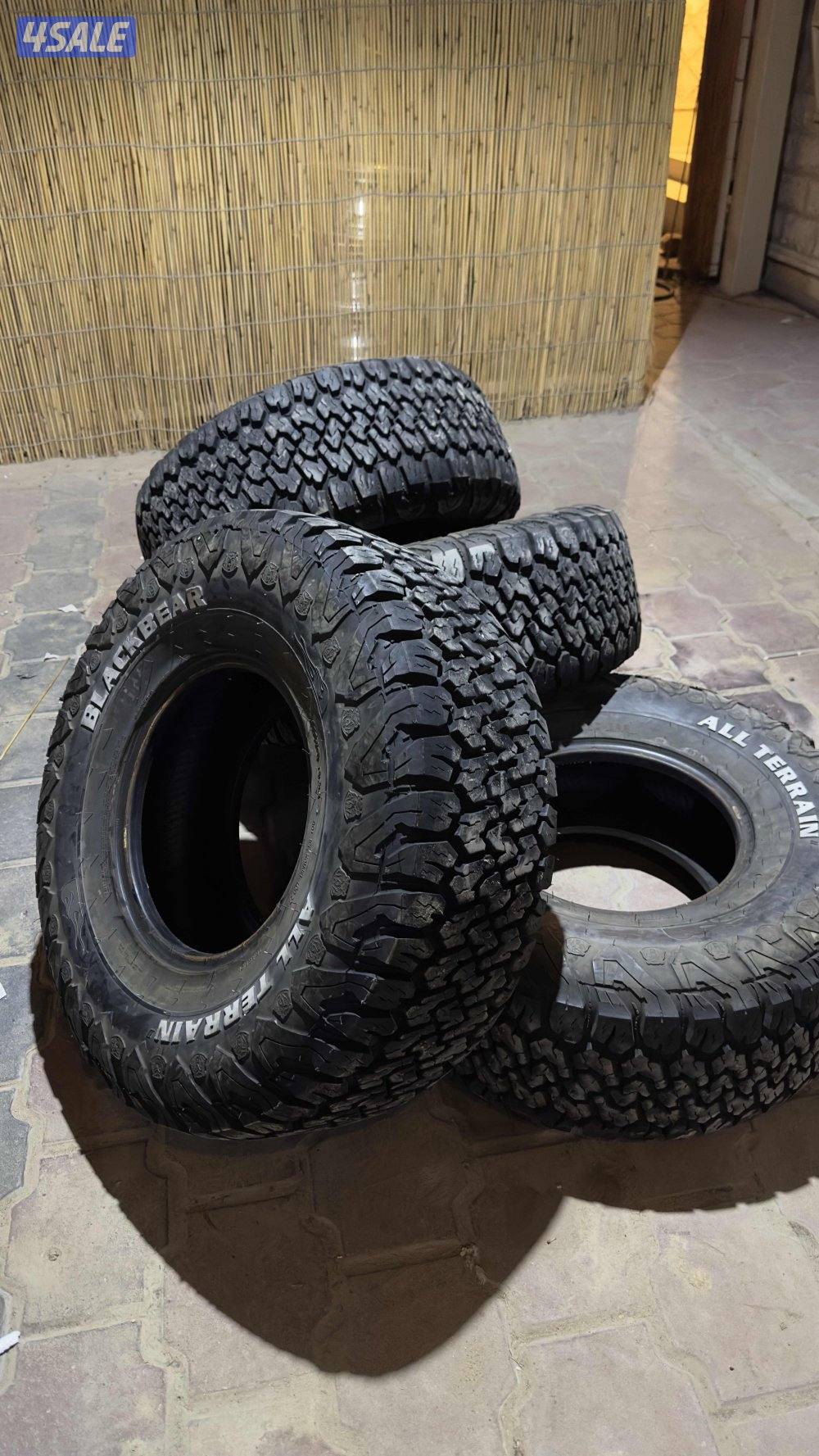 للبيع 4 تواير بلاك بير 33/12.5/رنق15 حجري مخزنه مكان ممتاز انظاف جداً0