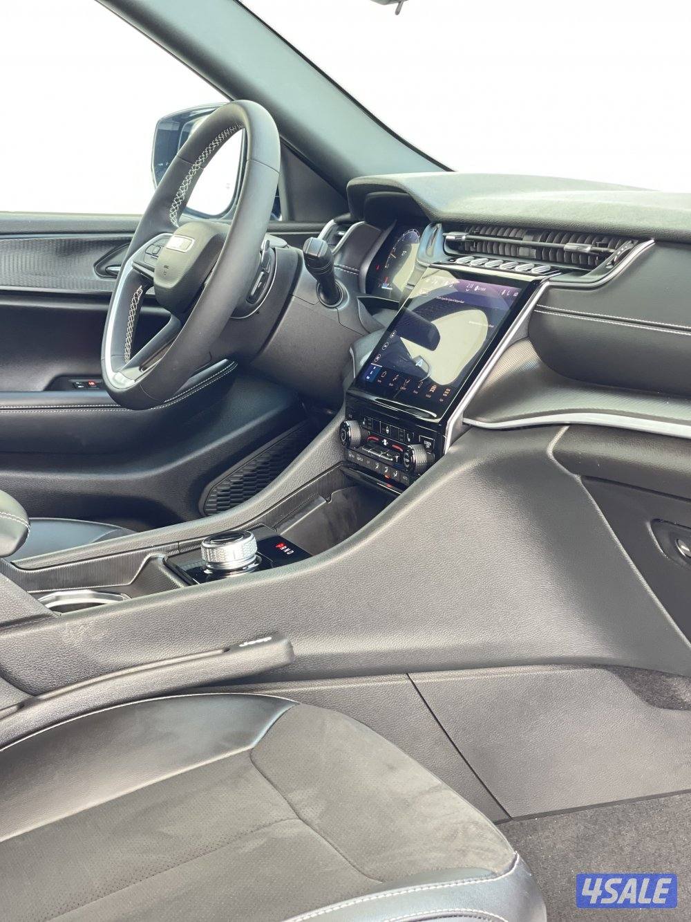 للبيع جيب شيروكي Altitude 4x4 موديل. 2024 وارد الوكالة صبغ الوكالة8