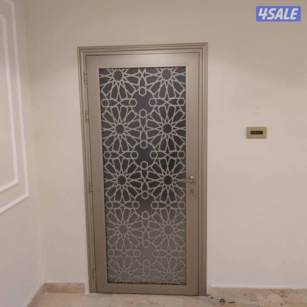 أعمال ألمنيوم احترافية – أبواب، نوافذ، شترات، ضمان 5 سنوات1