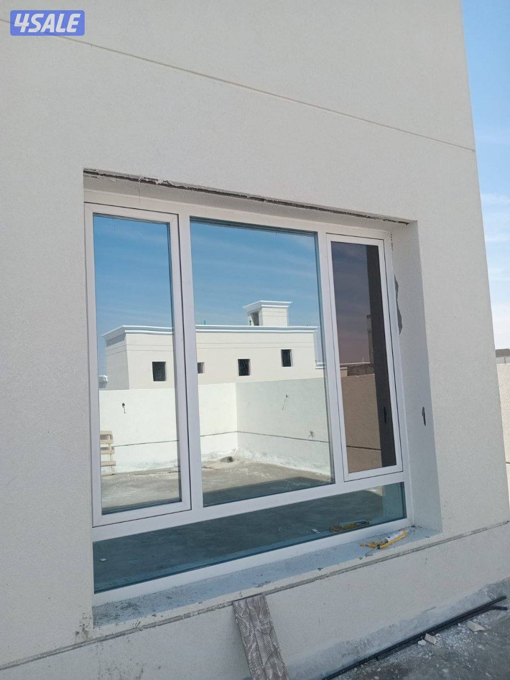 أعمال ألمنيوم احترافية – أبواب، نوافذ، شترات، ضمان 5 سنوات5