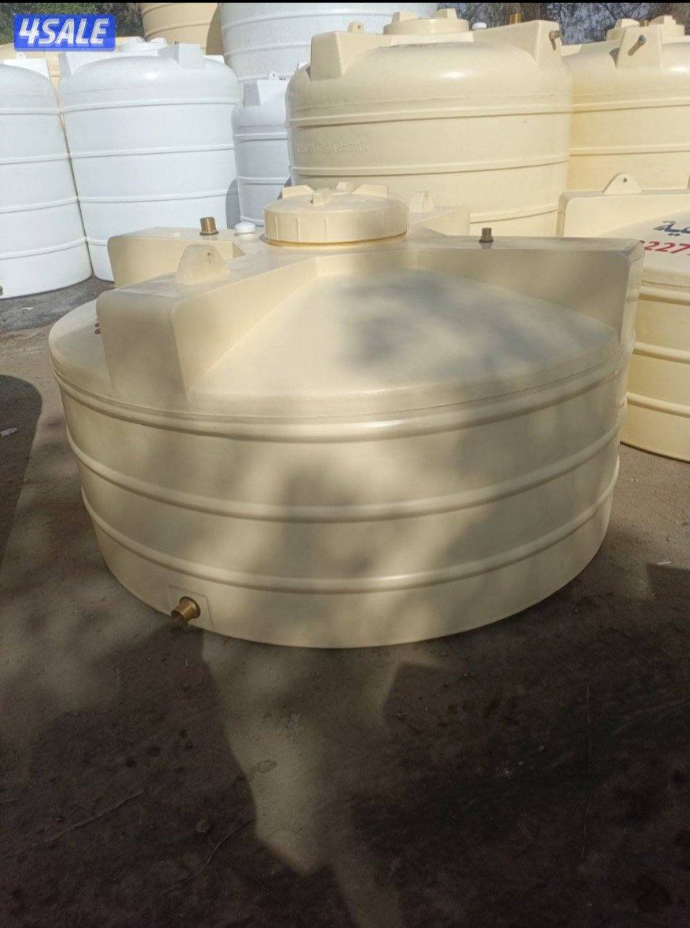 يوجد خزانات مياه وسخانات مركزية2