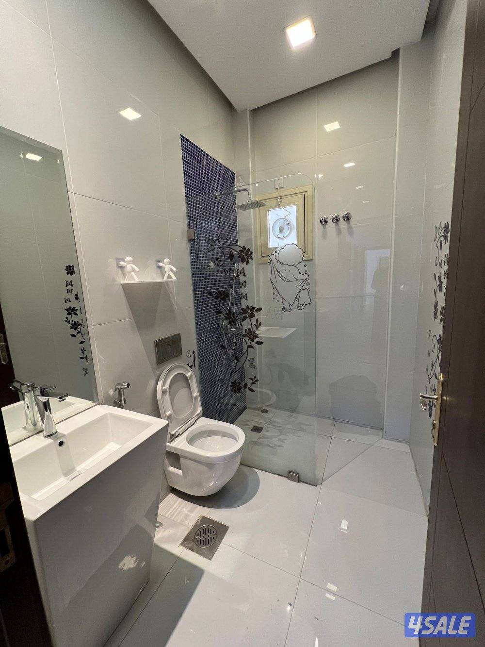 للايجار دور ارضي بالفنيطيس مدخل خاص0