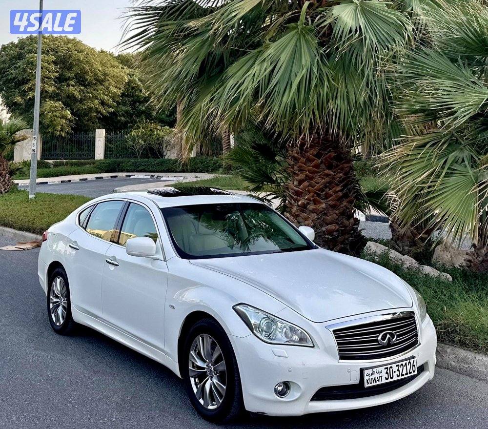 انفينتيM 3.7 م 2013 بحاله ممتازه عداد 200 الف سيرفس منتظم شرط الفحص0