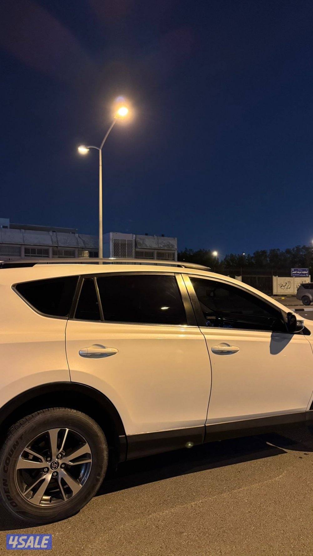 تويوتا راف فور كامل المواصفات ماشي 138 الف2