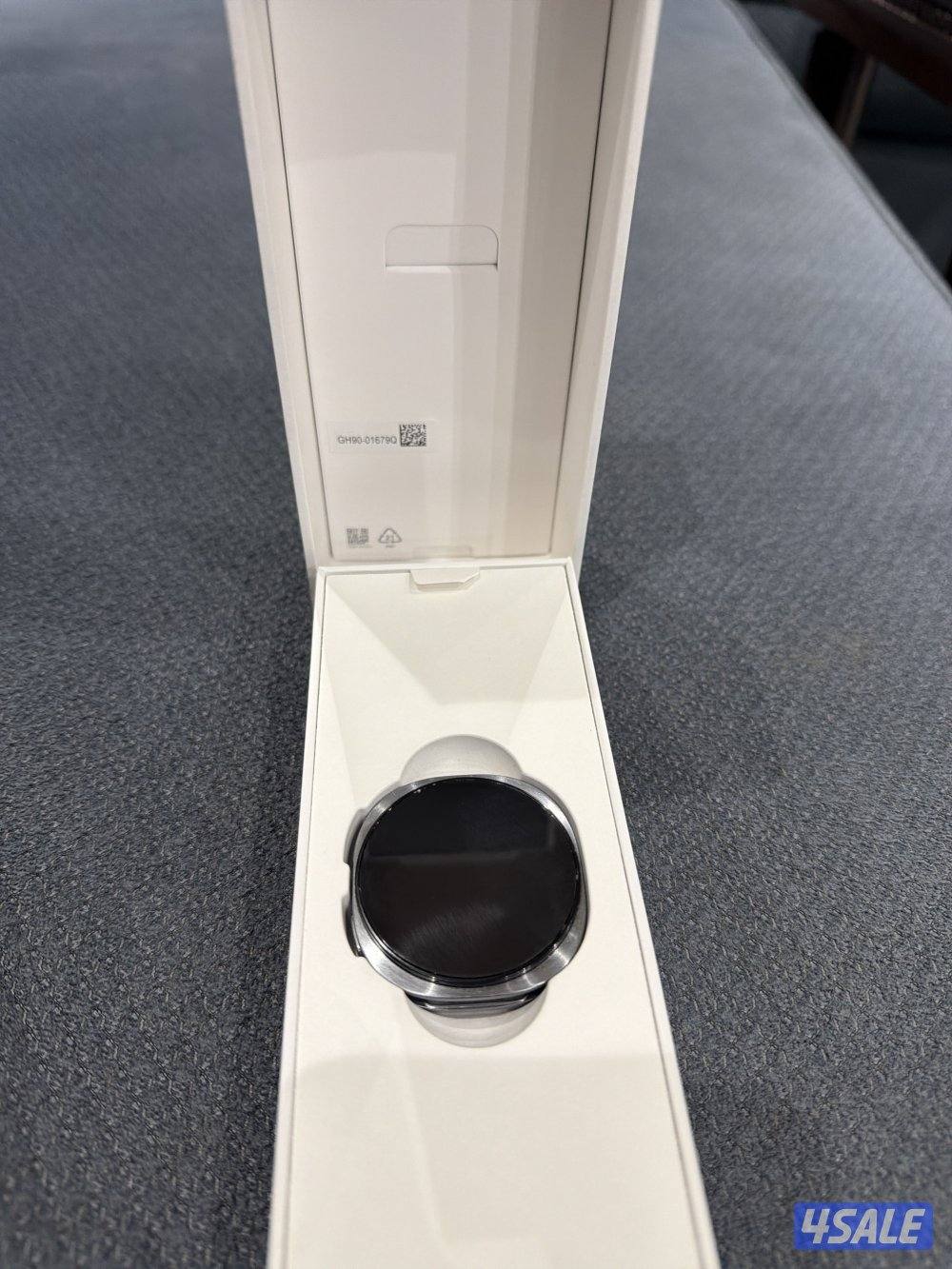 ساعة جالاكسي ووتش ٨ كالجديده بالكرتون0