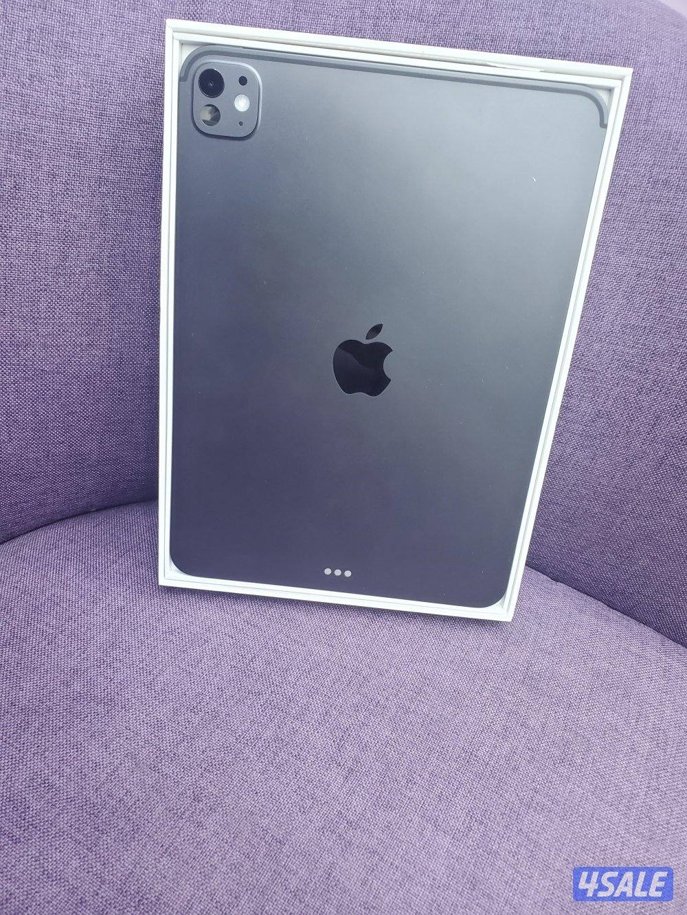 ايباد 11انش m5 إستعمال خفيف جدا. 1تير4