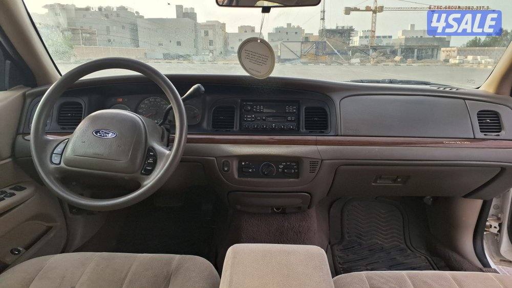 للبيع فورد كراون فكتوريا موديل ٢٠٠٣1