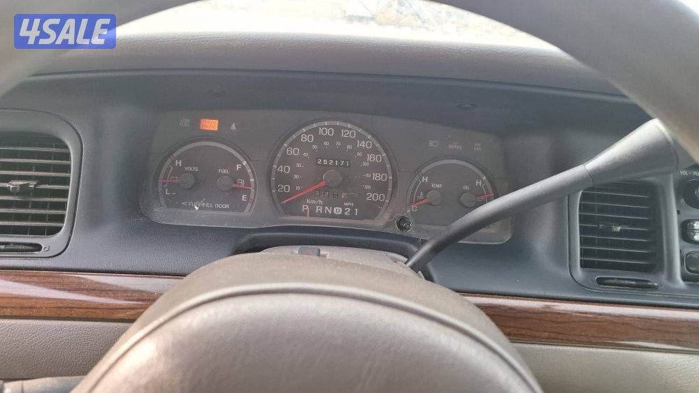 للبيع فورد كراون فكتوريا موديل ٢٠٠٣4