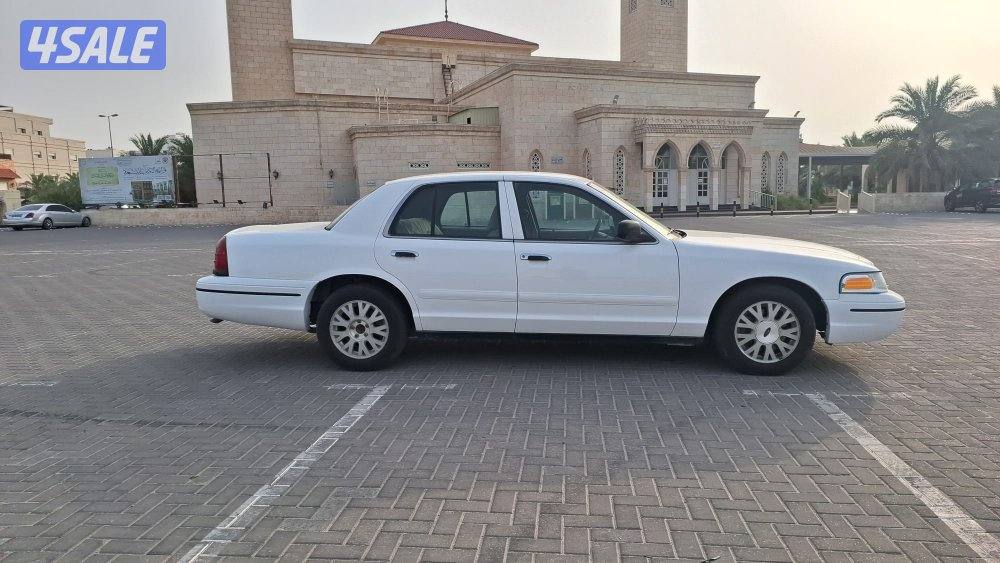 للبيع فورد كراون فكتوريا موديل ٢٠٠٣7