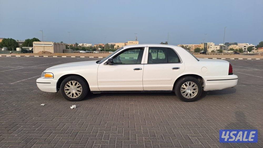 للبيع فورد كراون فكتوريا موديل ٢٠٠٣6