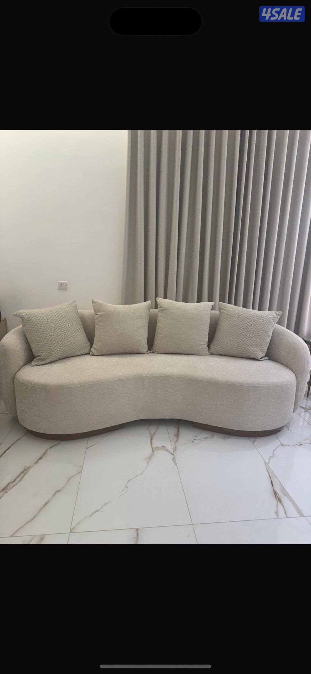 للبيع ٢ كنب حجم مترين استعمال خفيف جدا سعر الشراء ٤٠٠ سعر البيع ٢٨٠0