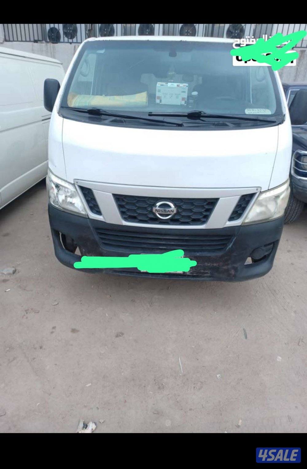 للبيع باص نيسان مغلق ٢٠١٣0