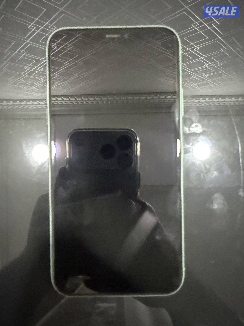 للبيع ايفون 11 عادي نظيف بطاريه 74 مافيه ولا خدش و تلفون مو مفتوح1