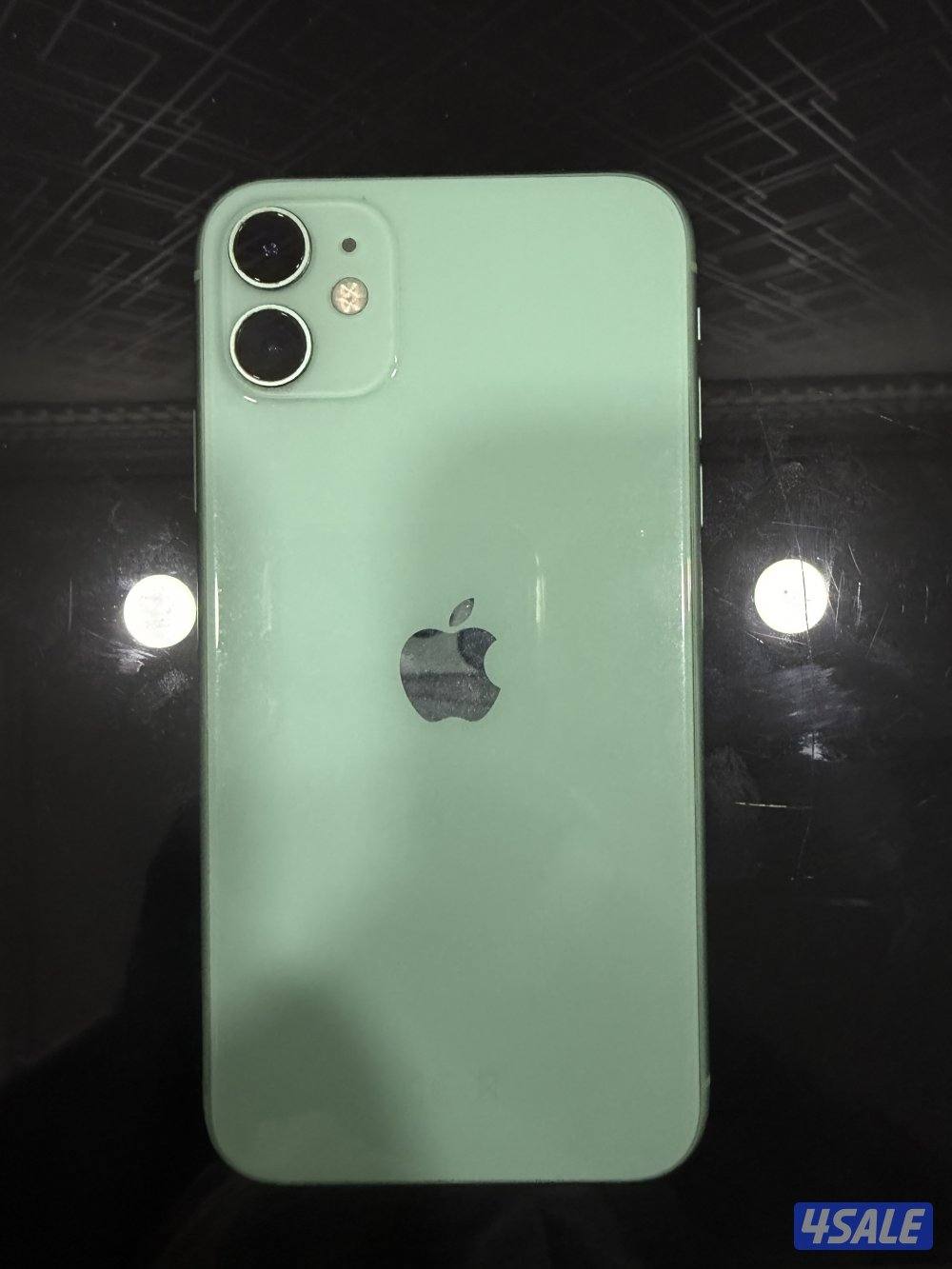 للبيع ايفون 11 عادي نظيف بطاريه 74 مافيه ولا خدش و تلفون مو مفتوح2