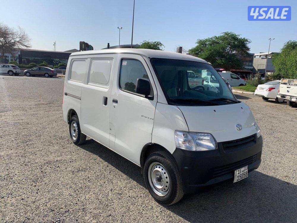 للبيع باص تايوتامقفل كير اتوماتك طراز 20243