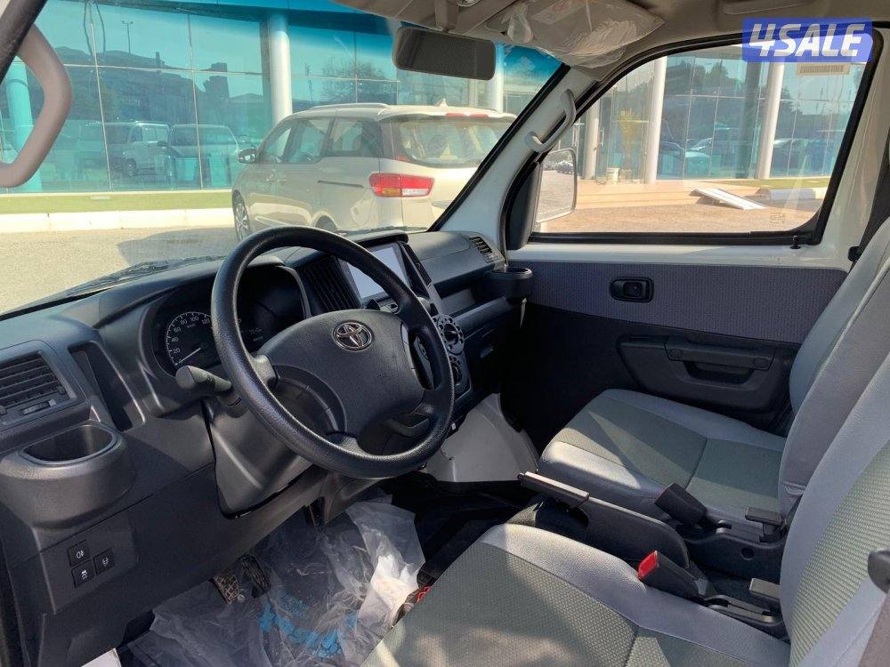 للبيع باص تايوتامقفل كير اتوماتك طراز 20244