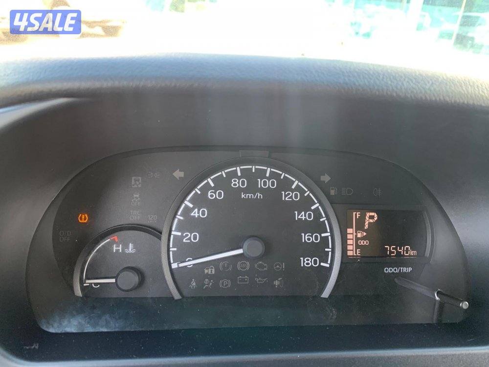 للبيع باص تايوتامقفل كير اتوماتك طراز 20246