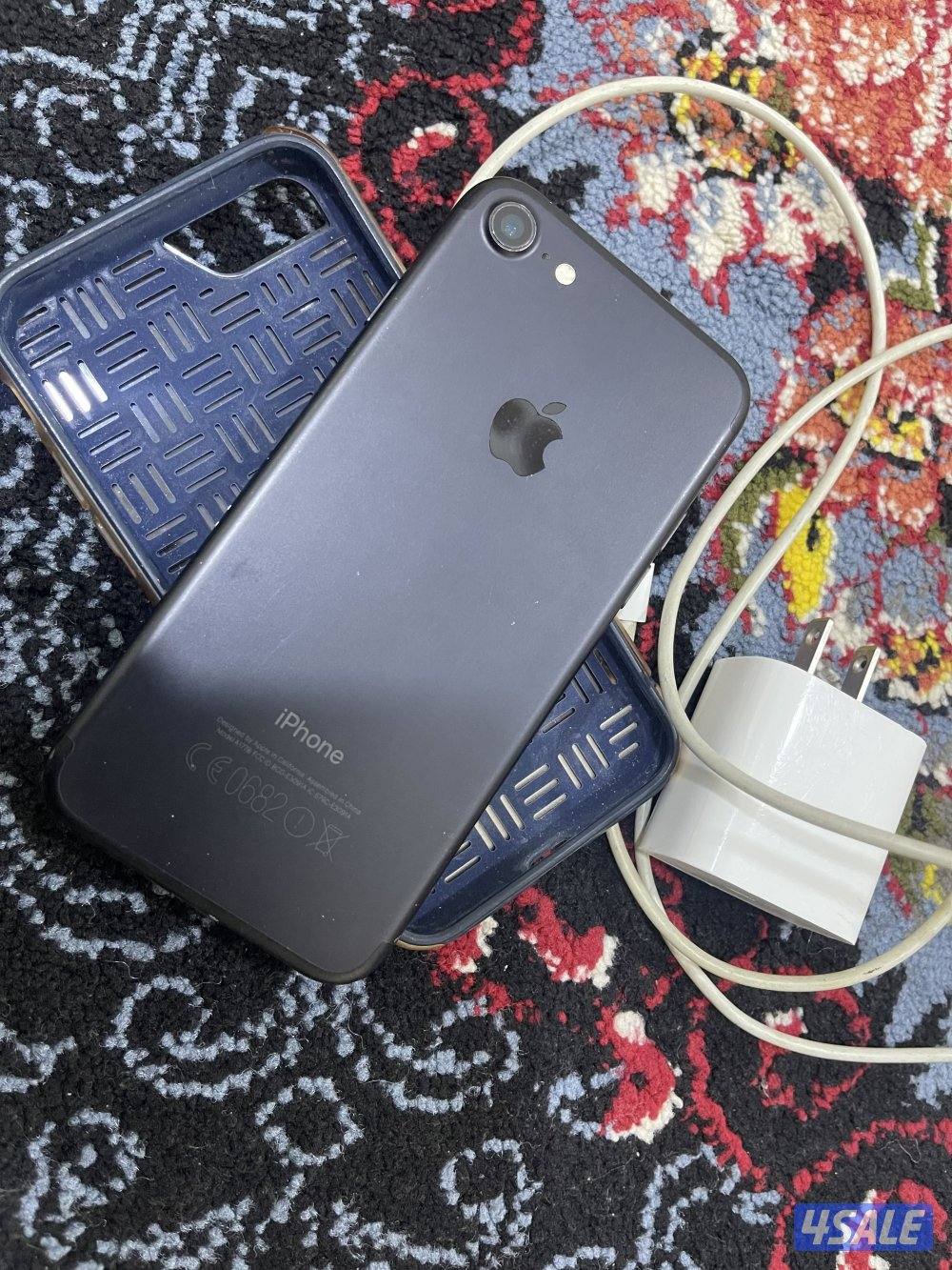 ايفون 7 السابع 128 قيقا بطارية 100 نظيف وشغال تمام مع الشحن2