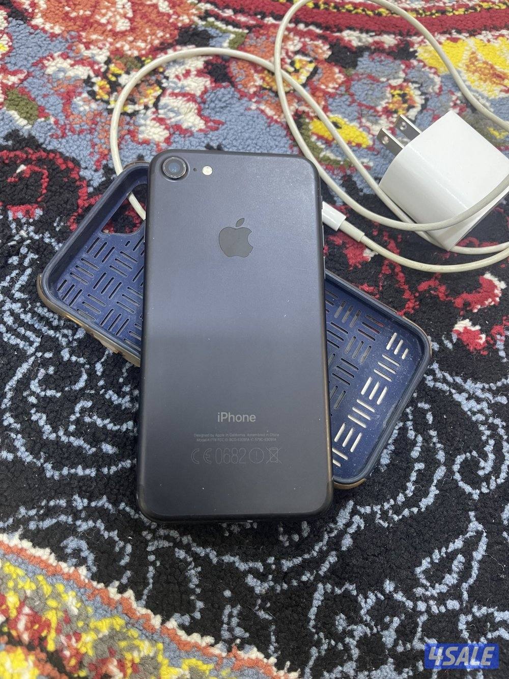 ايفون 7 السابع 128 قيقا بطارية 100 نظيف وشغال تمام مع الشحن8